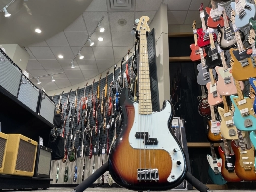FENDER MONTH - PLAYER P-BASS 3 TONE SUNBURST 2